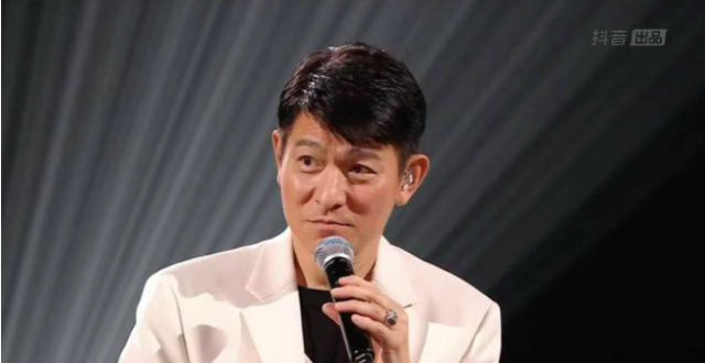 刘德华线上演唱会观看人次破3.5亿，&ldquo;迷妹&rdquo;贾玲冲上热搜榜