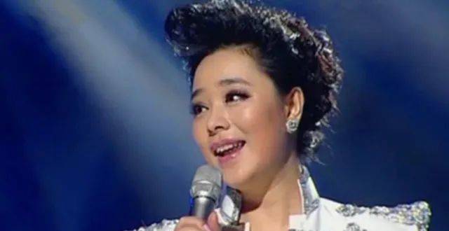 醉人的女中音！歌唱家钟丽燕演唱经典《鼓浪屿之波》歌声动人，饱含深情！